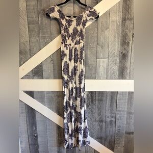 J for Justify Blue & White Floral Smocked Top Mini Sleeve Romper Size S